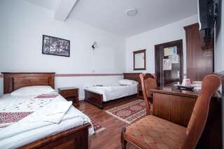Хостелы Casa Vatra Radauti Рэдэуци Двухместный номер с 2 отдельными кроватями-2