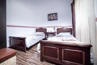Хостелы Casa Vatra Radauti Рэдэуци Двухместный номер с 2 отдельными кроватями-5