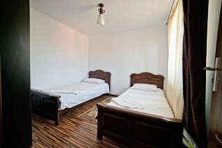 Хостелы Casa Vatra Radauti Рэдэуци Двухместный номер с 2 отдельными кроватями-7